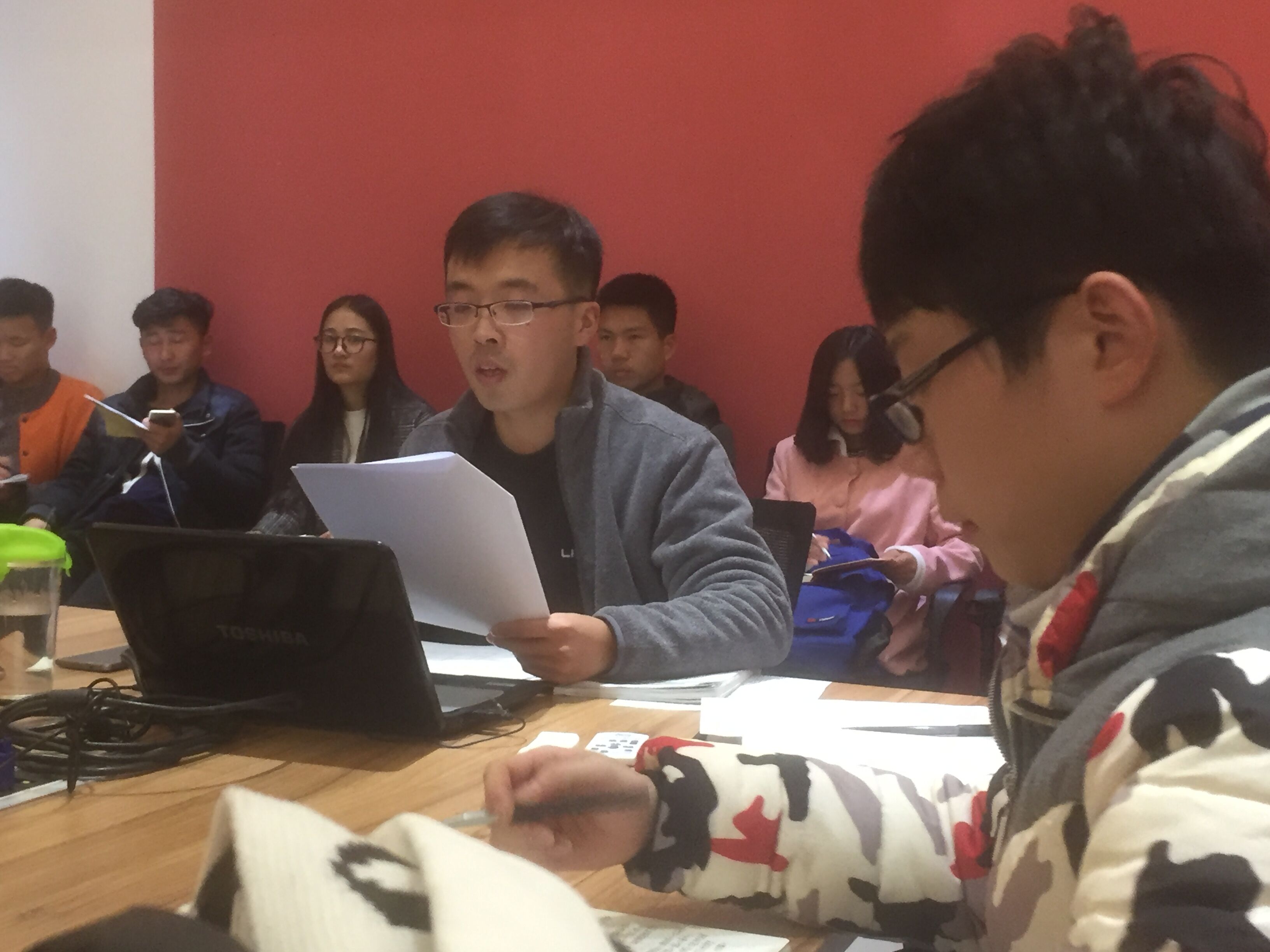 王元老师在解读比赛章程
